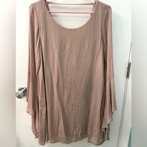 Mauve boxy style dress with flare sleeve. Deep V back